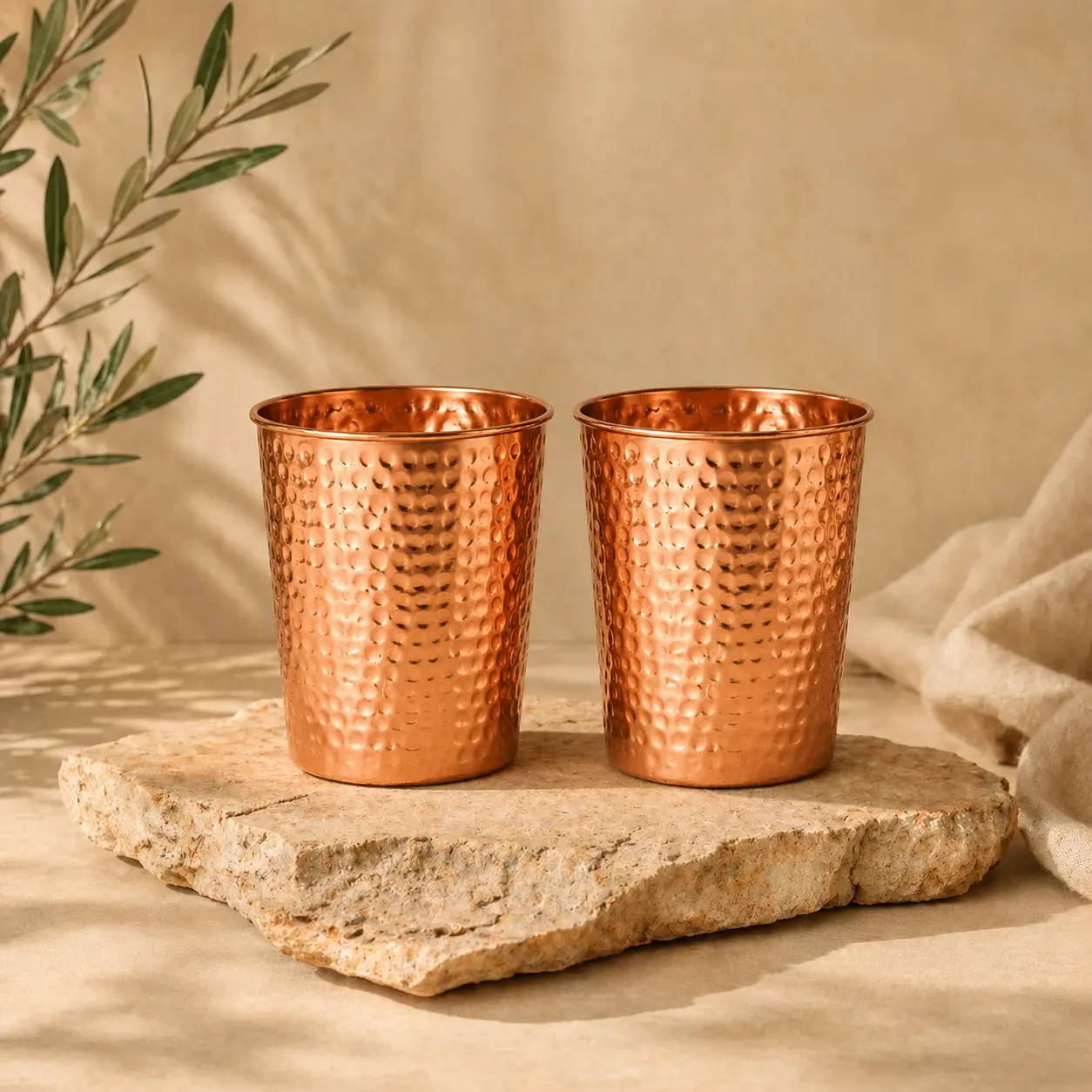 2 gobelets en cuivre martelés